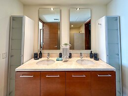 Renovated Beachfront Condo With Private Beach