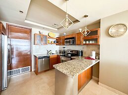 Renovated Beachfront Condo With Private Beach