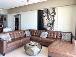 Renovated Beachfront Condo With Private Beach