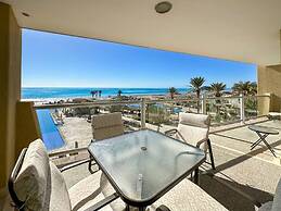 Renovated Beachfront Condo With Private Beach