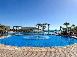 Renovated Beachfront Condo With Private Beach