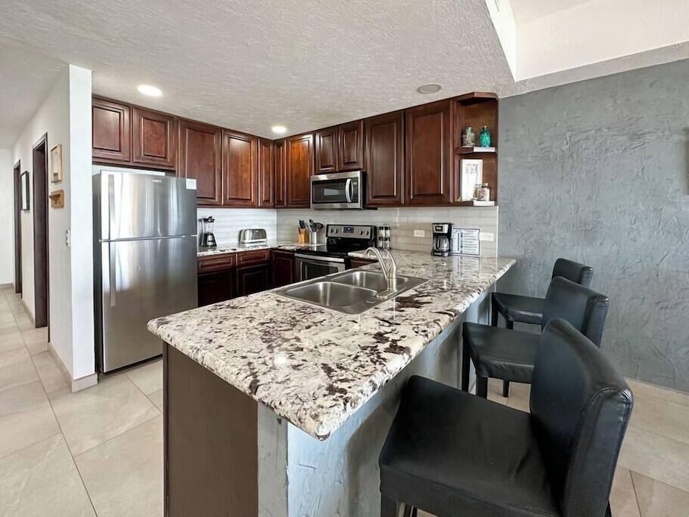 Family Friendly Condo With Oceanfront Views