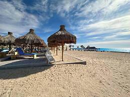 Family Friendly Condo With Oceanfront Views