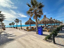 Family Friendly Condo With Oceanfront Views