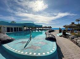 Family Friendly Condo With Oceanfront Views