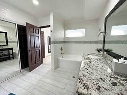 Family Friendly Condo With Oceanfront Views