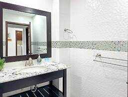 Family Friendly Condo With Oceanfront Views