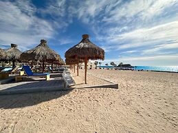 Gorgeous Beachfront Gem With Water Slides