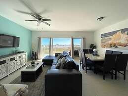 Modern Ocean View Condo With Pools Gym