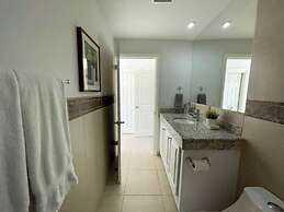 Modern Ocean View Condo With Pools Gym