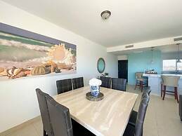 Modern Ocean View Condo With Pools Gym