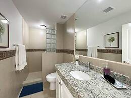 Modern Ocean View Condo With Pools Gym