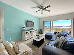Modern Ocean View Condo With Pools Gym