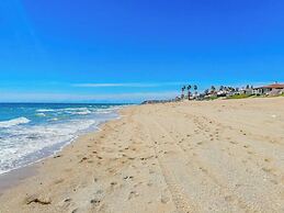 Modern Ocean View Condo With Pools Gym