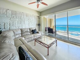 Hidden Gem Condo With Pools Private Beach
