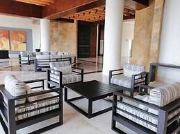 Hidden Gem Condo With Pools Private Beach