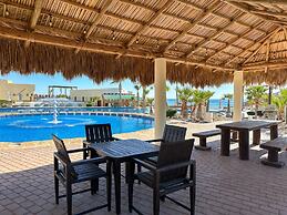 Hidden Gem Condo With Pools Private Beach