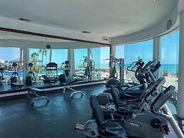 Stylish Condo With Serene Beach Infinity Pool