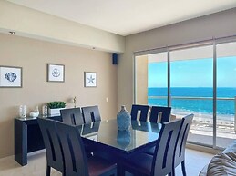 Stylish Condo With Serene Beach Infinity Pool