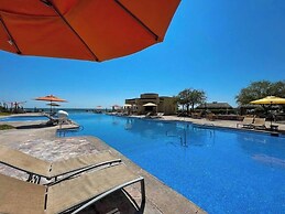 Stylish Condo With Serene Beach Infinity Pool