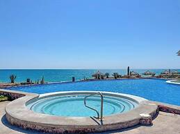 Stylish Condo With Serene Beach Infinity Pool