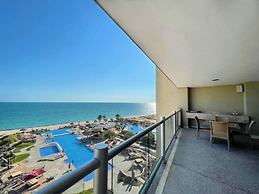 Stylish Condo With Serene Beach Infinity Pool
