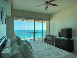 Stylish Condo With Serene Beach Infinity Pool