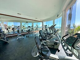 Stylish Condo With Serene Beach Infinity Pool