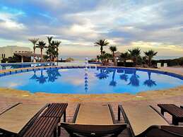 Stylish Condo With Serene Beach Infinity Pool