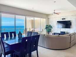 Stylish Condo With Serene Beach Infinity Pool
