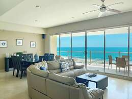 Stylish Condo With Serene Beach Infinity Pool