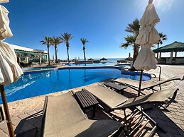 Stylish Condo With Serene Beach Infinity Pool