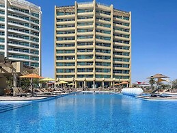 Stylish Condo With Serene Beach Infinity Pool