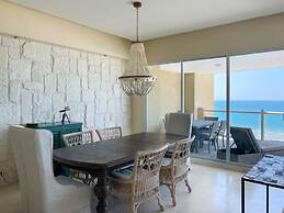 Oceanfront Gem With Pools Private Beach