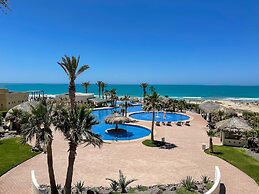 Beachfront Condo With Pools Beach Access