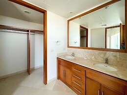 Oceanfront Condo With Astonishing View Private