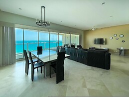 Oceanfront Condo With Astonishing View Private