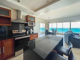 Oceanfront Condo With Astonishing View Private
