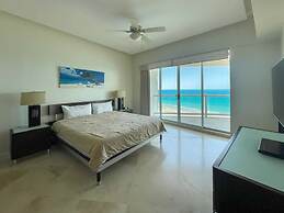 Oceanfront Condo With Astonishing View Private