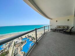 Oceanfront Condo With Astonishing View Private