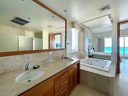 Oceanfront Condo With Astonishing View Private