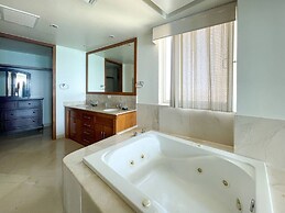 Oceanfront Condo With Astonishing View Private