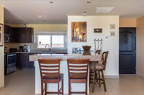 Peaceful Condo With Ocean View