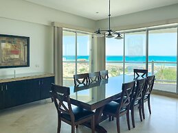 Oceanfront Condo With Astonishing View