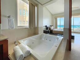 Oceanfront Condo With Astonishing View
