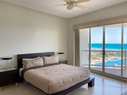 Oceanfront Condo With Astonishing View