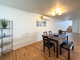 Spacious 3BR House Near Iconic Sandy Beach