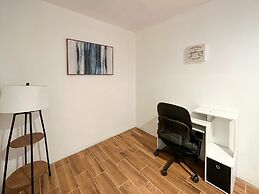 Spacious 3BR House Near Iconic Sandy Beach