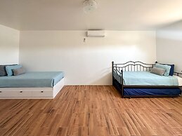 Spacious 3BR House Near Iconic Sandy Beach