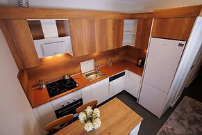 Merkuri Apart